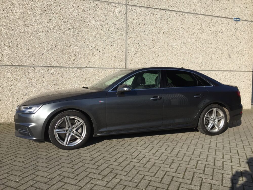 Audi A4 vanaf Bstijl FG30.1jpg
