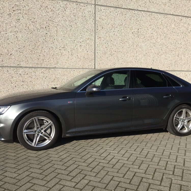 Audi A4 vanaf Bstijl FG30.1jpg