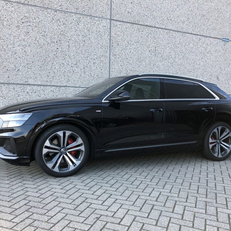 Audi Q8 FG70 voor