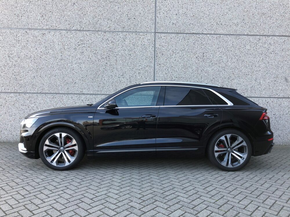 Audi Q8 FG70 zij