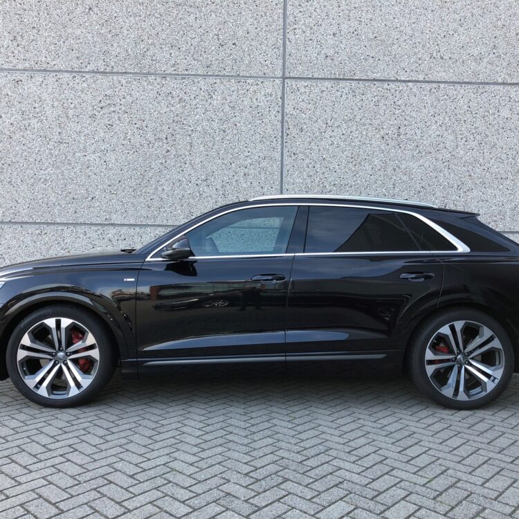 Audi Q8 FG70 zij