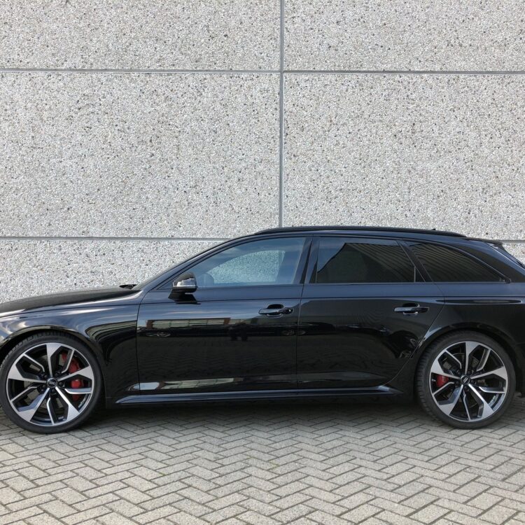 Audi RS4 Voorportieren en voorruit FG70 vanaf Bstijl FG20