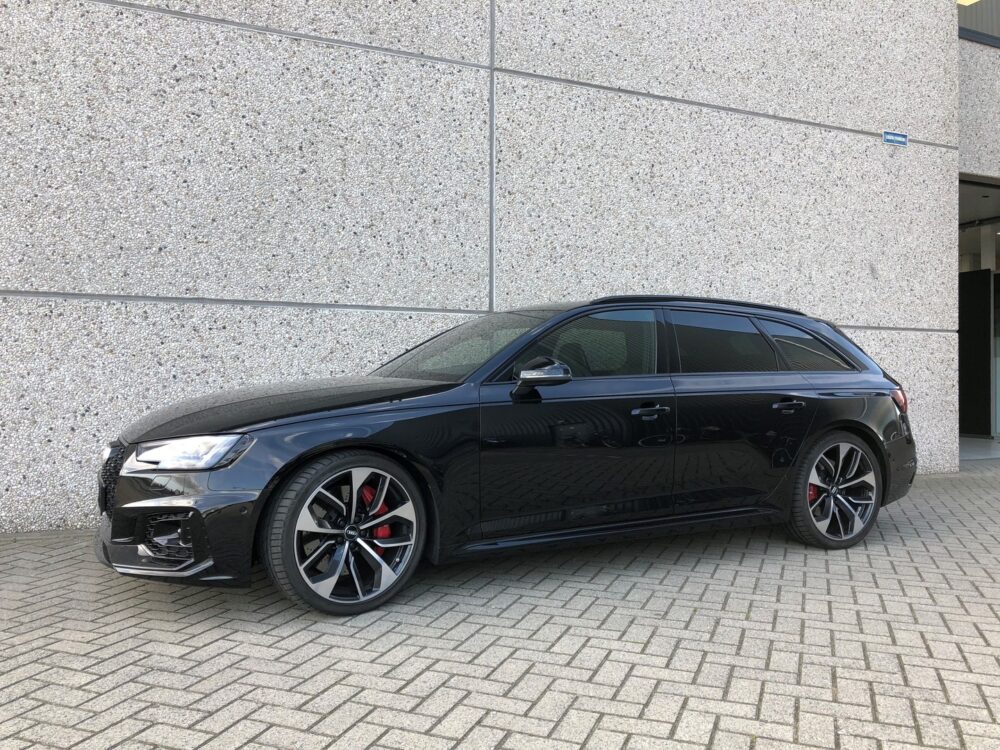 Audi RS4 Voorportieren en voorruit FG70 vanaf Bstijl FG20.1