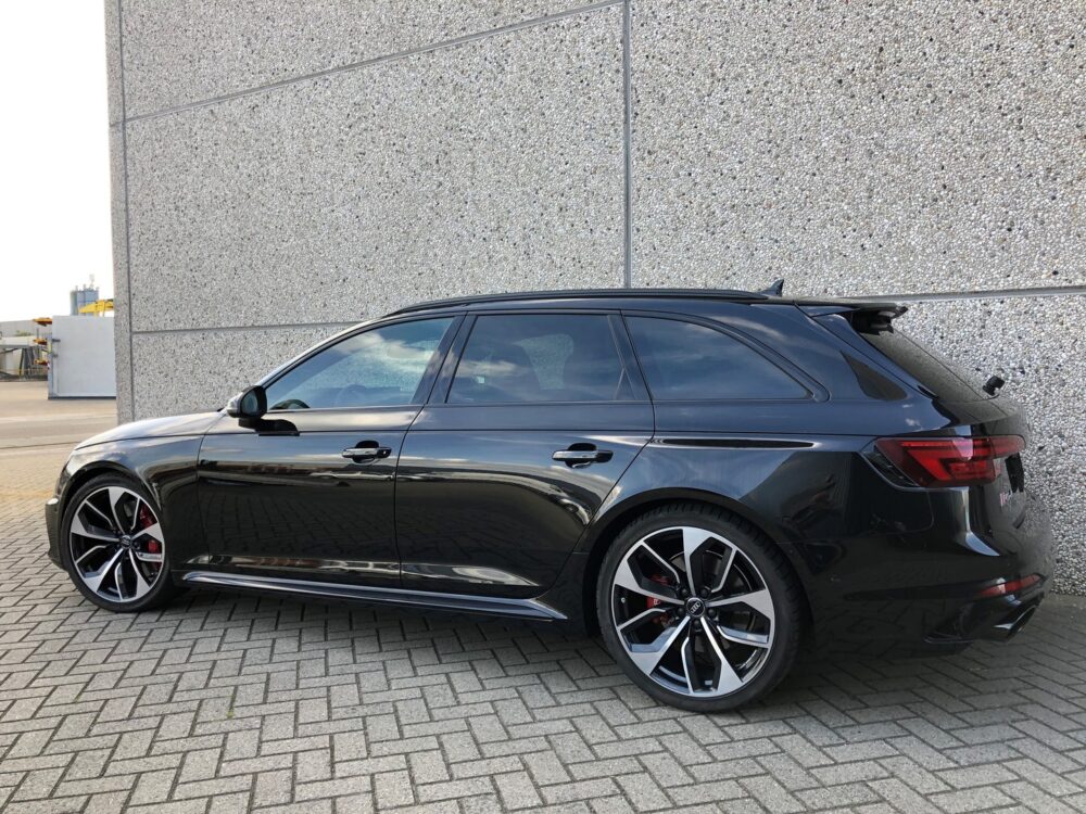 Audi RS4 Voorportieren en voorruit FG70 vanaf Bstijl FG20.2