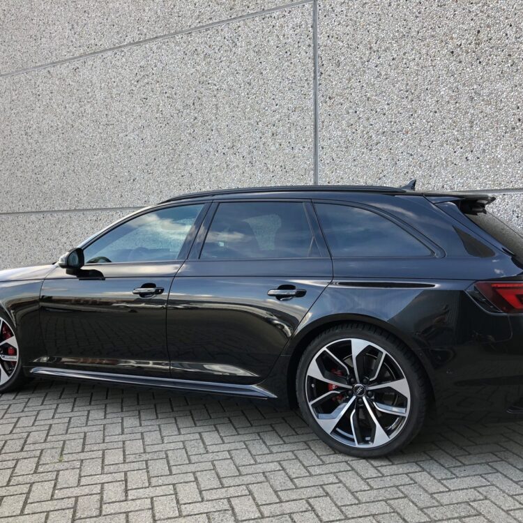 Audi RS4 Voorportieren en voorruit FG70 vanaf Bstijl FG20.2