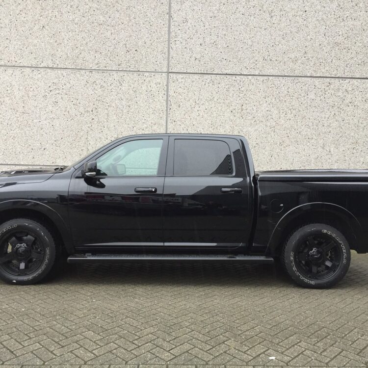 Dodge Ram voorportieren en voorruit FG70 vanaf Bstijl Privacy glass