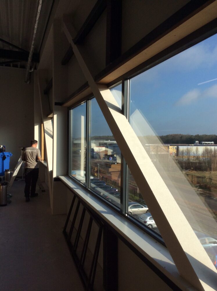 Raamfolie gebouw aanbrengen