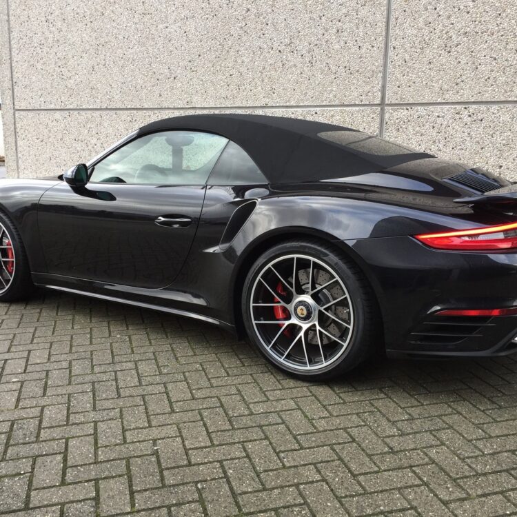 Porsche 911 Turbo Cabrio voorportieren FG70 vanaf de Bstijl FG30.2
