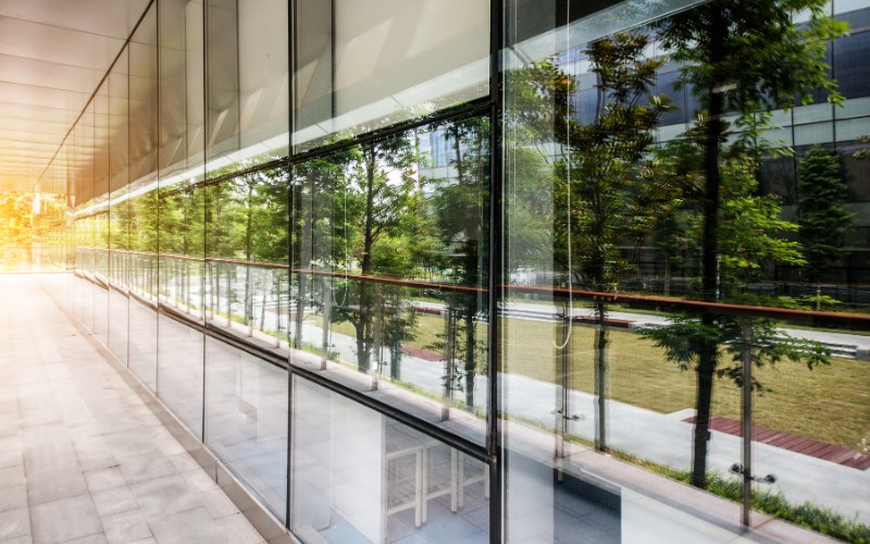 Schoolgebouw-met-veel-glas