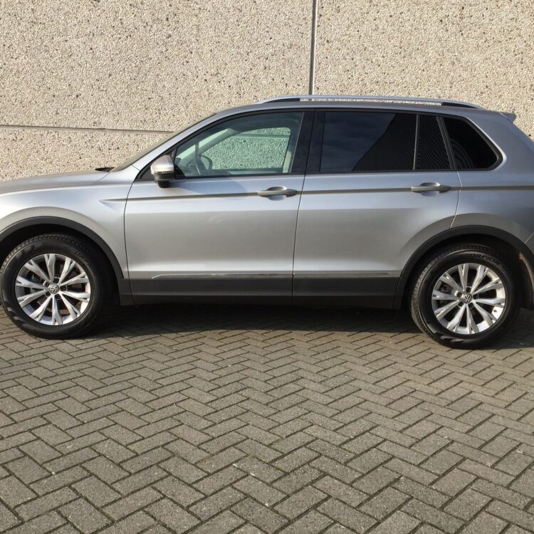 VW Tiguan Bstijl privacy glass + FG12