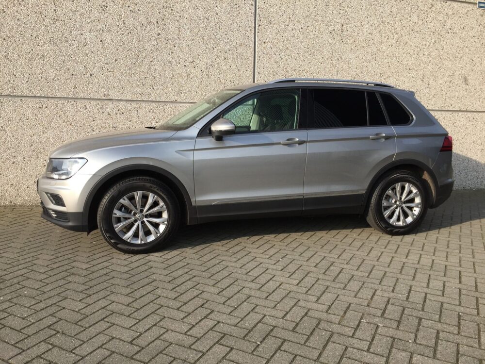 VW Tiguan Bstijl privacy glass + FG12.1