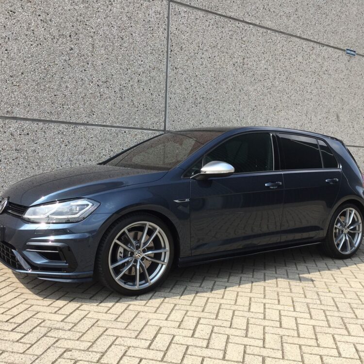 Vw Golf R Voorportieren en voorruit FG70 vanaf Bstijl FG20 over privacy Glas 1