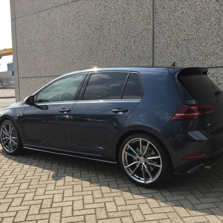 Vw Golf R Voorportieren en voorruit FG70 vanaf Bstijl FG20 over privacy Glas 2