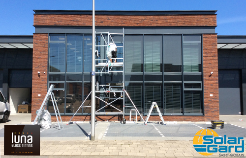 Zonwerende-raamfolie-aanbrengen-Saint-Gobain-Solar-Gard-QX40