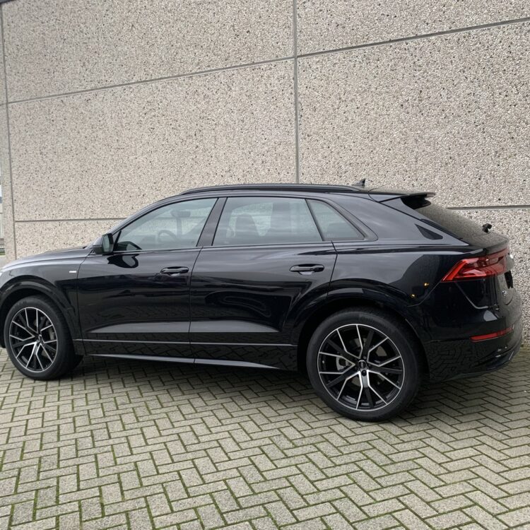 audi q8 70401