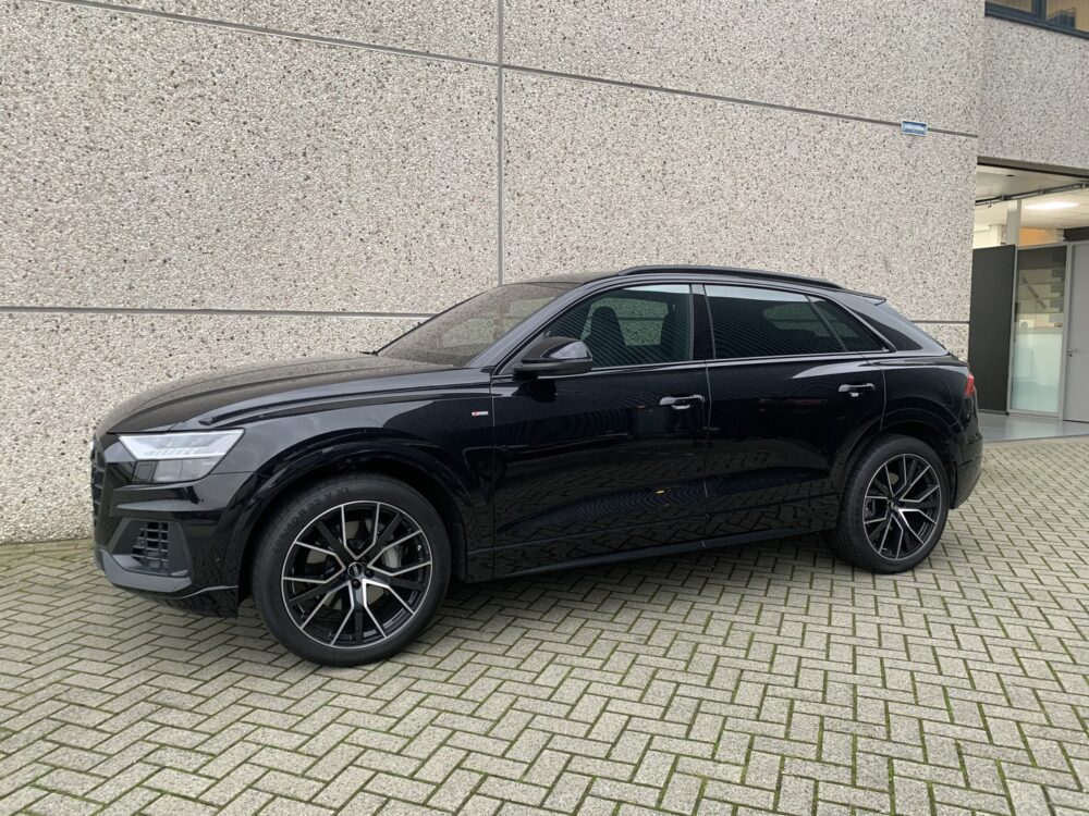audi q8 70402