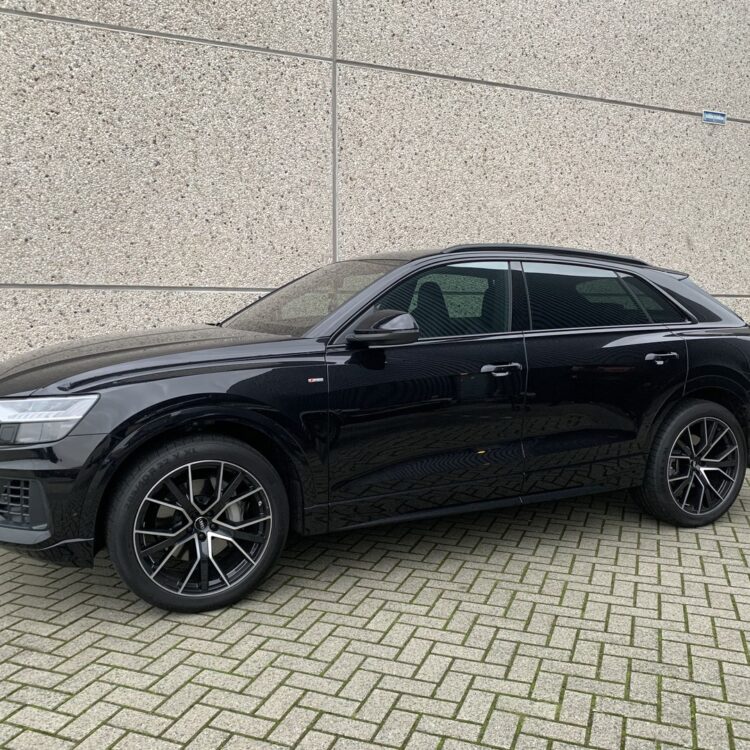 audi q8 70402