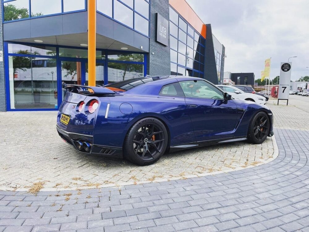 nissan gtr rondom 30 70 2