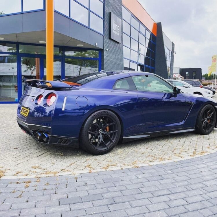 nissan gtr rondom 30 70 2