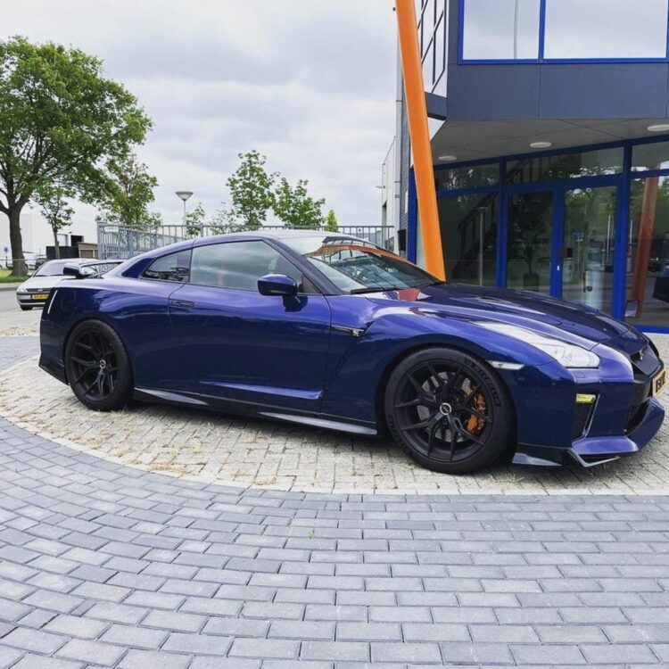nissan gtr rondom 30 70