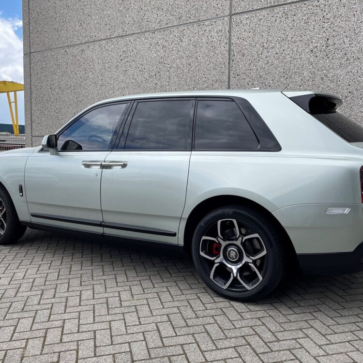 rolls royce cullinan vp+vr702