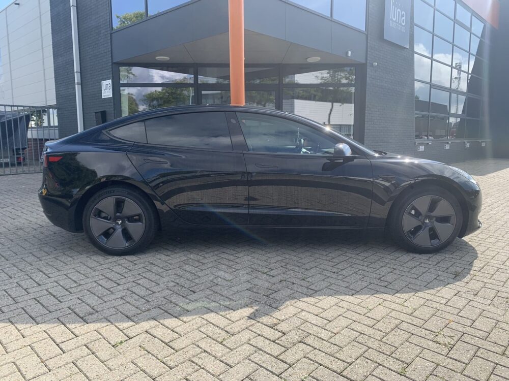 tesla model 3 rondom 20-70