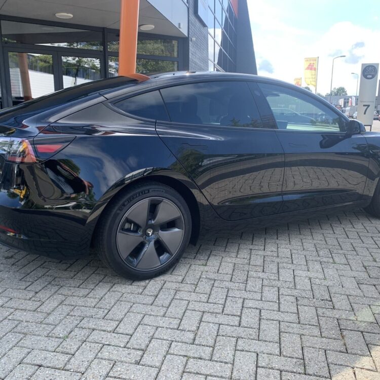 tesla model 3 rondom 20-70 2